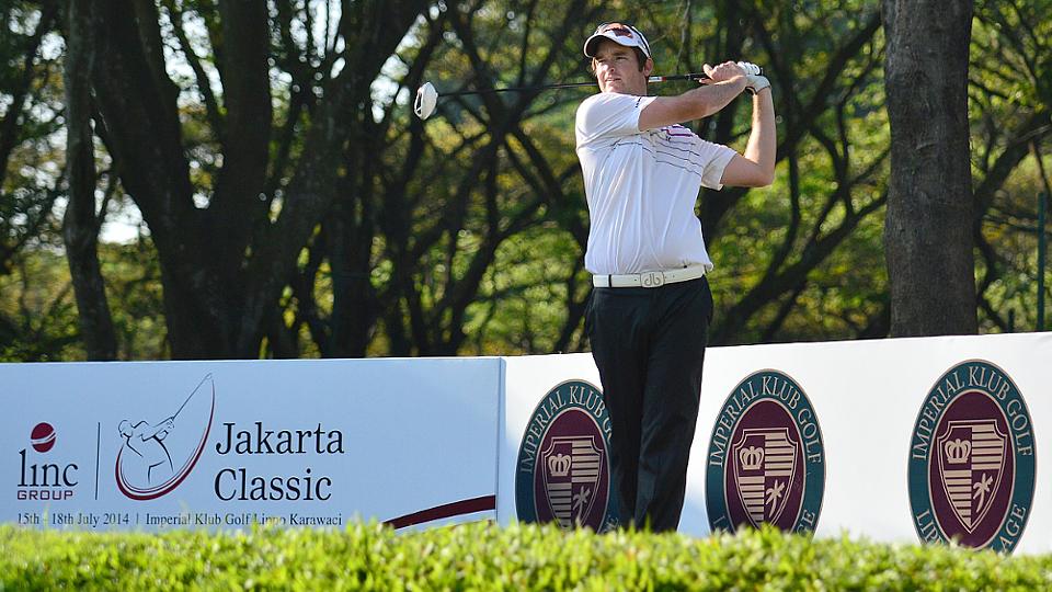 Niall Turner dari Irlandia mencatat skor bagus 5-dibawah-par 67 untuk memimpin dengan 5 pukulan tanpa ada sesi pemanasan pada putaran ketiga dari Linc Group Jakarta Classic pada hari Kamis (18/07/14). - INDOSPORT
